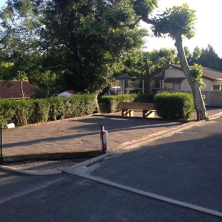 Camping Le Ruisseau Saint-André-de-Seignaux Exteriör bild