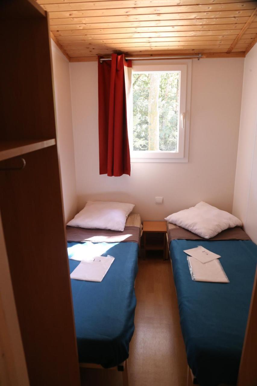 Camping Le Ruisseau Saint-André-de-Seignaux Exteriör bild