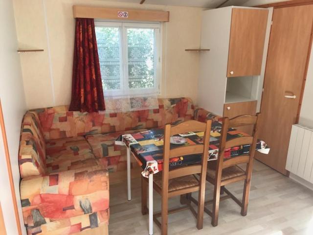 Camping Le Ruisseau Saint-André-de-Seignaux Exteriör bild