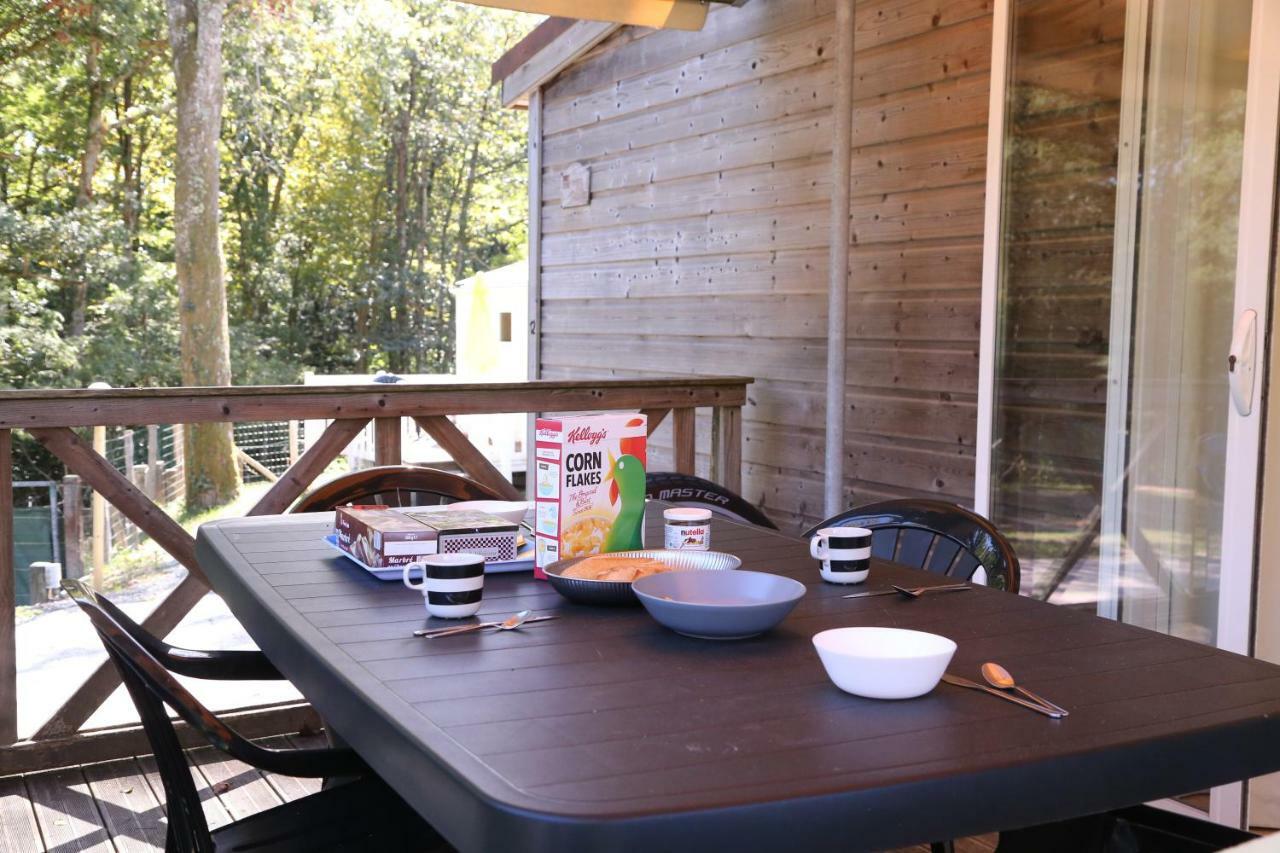 Camping Le Ruisseau Saint-André-de-Seignaux Exteriör bild